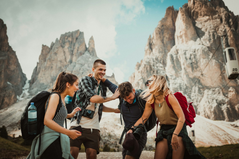 ¿Por qué viajar en grupo puede ser mucho más divertido que solo?